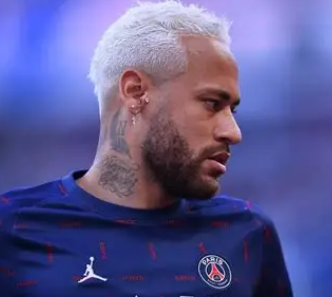 内马尔带伤备战保级战：风险与抉择并存